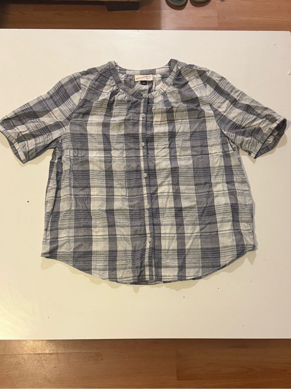 Universal Thread women's short-sleeve plaid blouse (M)